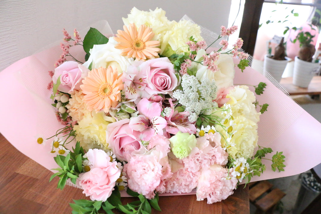 ピンク・黄色の花束　12,000円サイズ
