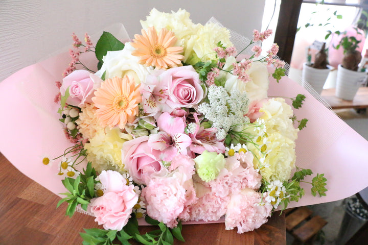 ピンク・黄色の花束　12,000円サイズ