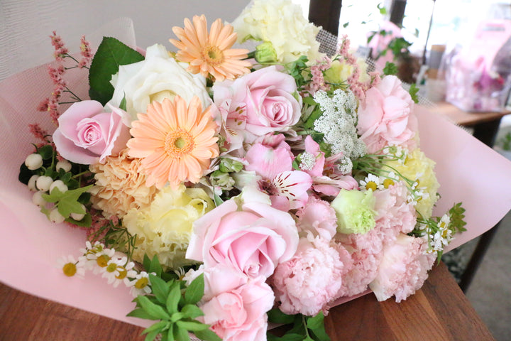 ピンク・黄色の花束　10,000円サイズ
