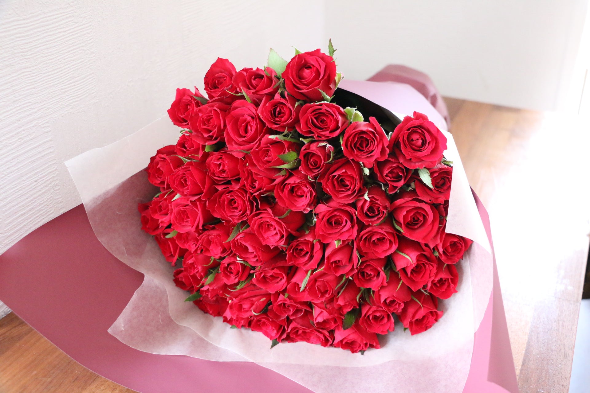 還暦祝い】60本の赤いのバラの花束-永遠の愛 – 花・花束の通販サイト
