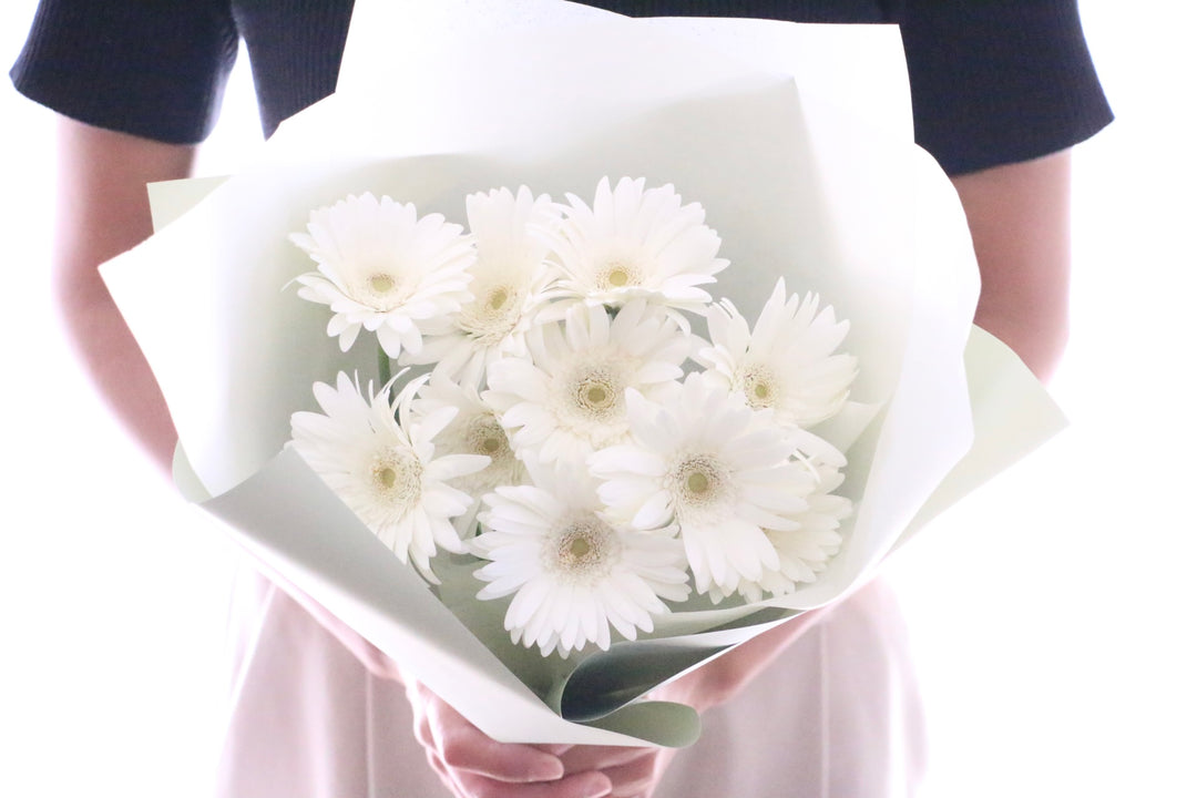 白色のガーベラの花束（10本）