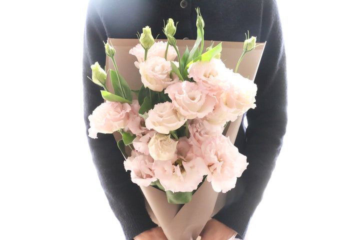 ピンク色のトルコキキョウの花束（5本）