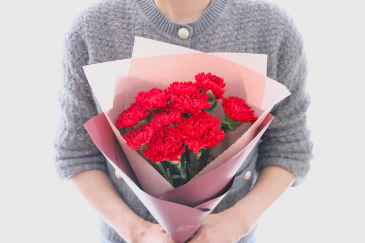 赤色のカーネーションの花束（10本）