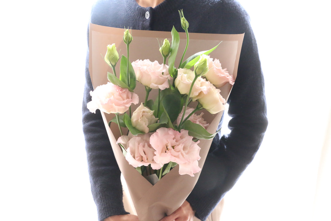 ピンク色のトルコキキョウの花束（3本）