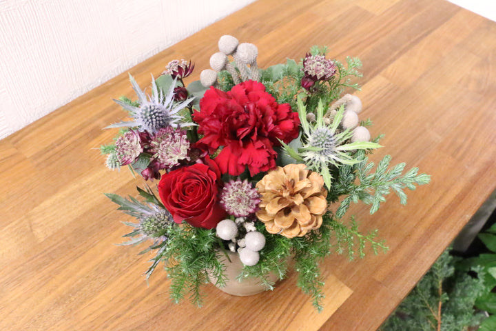 クリスマスの赤いバラ入りアレンジメント　Sサイズ　3,500円