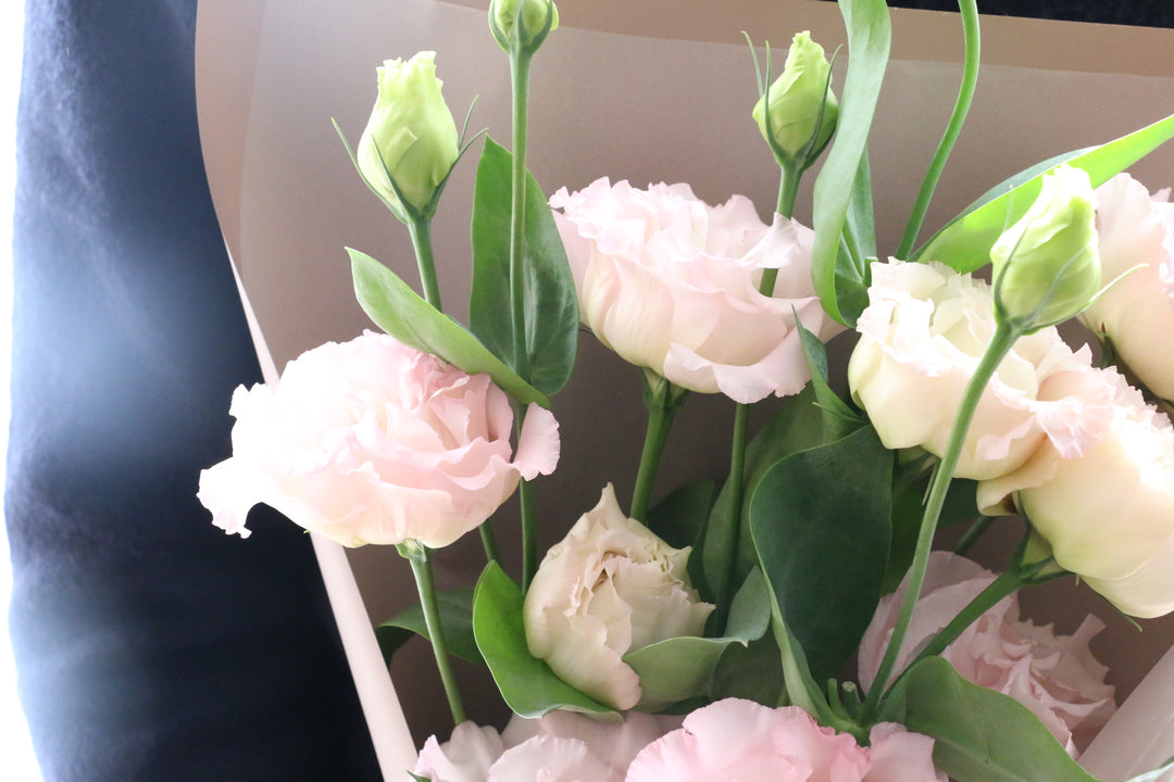 ピンク色のトルコキキョウの花束（3本）