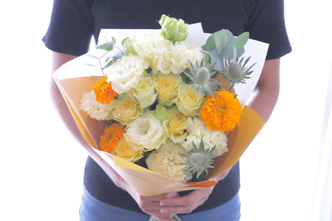 黄色バラ入りの花束 Mサイズ 8,000円