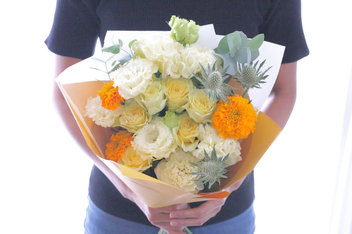 黄色バラ入りの花束 Mサイズ 8,000円