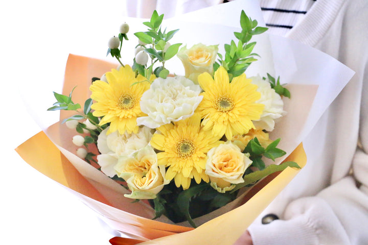 【傘寿（80歳）・米寿（88歳）祝い】黄色の花束 Mサイズ