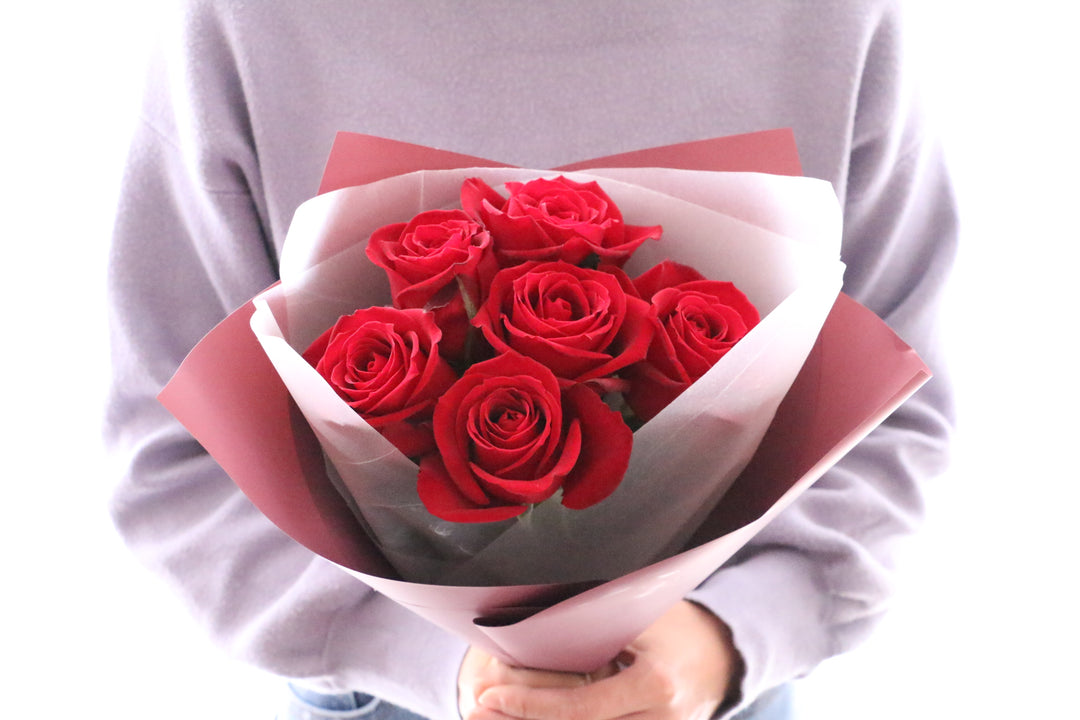 6本の赤いバラの花束-あなたに夢中です