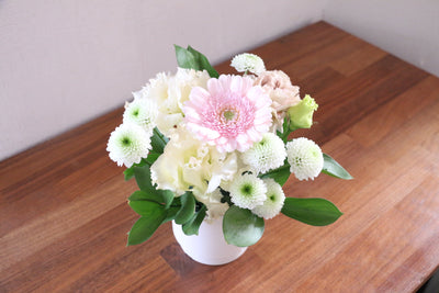 【供花】白色・ピンク色のお供えアレンジメント 3,000円