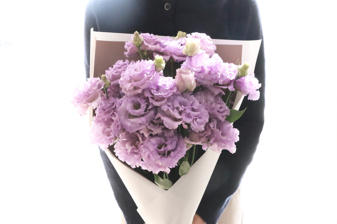 紫色のトルコキキョウの花束（8本）