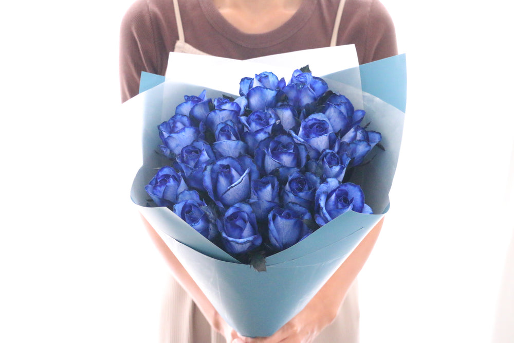 22本の青いバラの花束