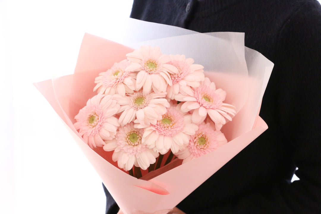 ピンク色のガーベラの花束（9本）-いつまでも一緒にいてください