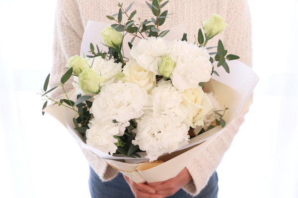 白・グリーンの花束 6,000円