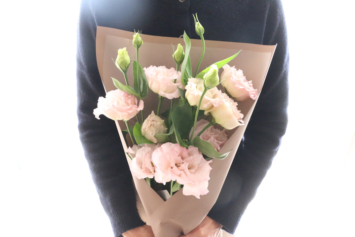 ピンク色のトルコキキョウの花束（3本）