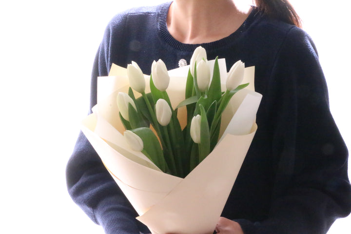 白のチューリップの花束（9本）