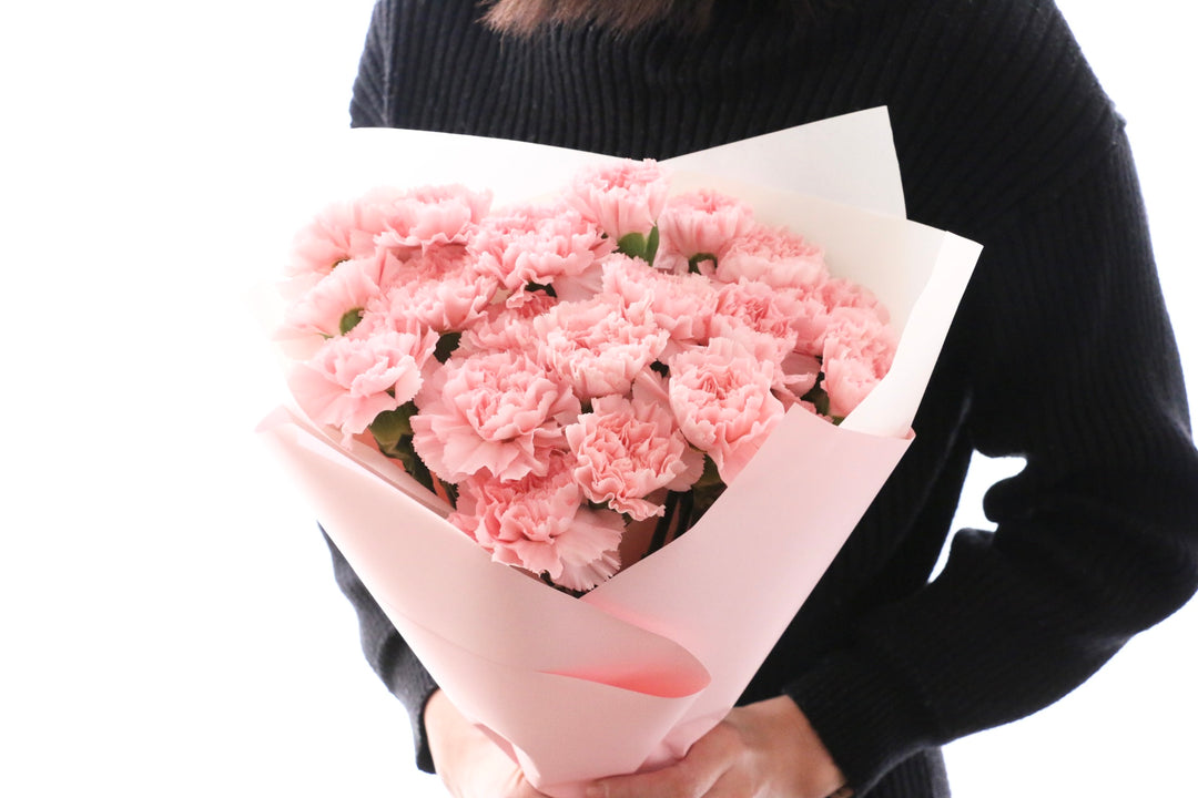 ピンクのカーネーションの花束（20本）