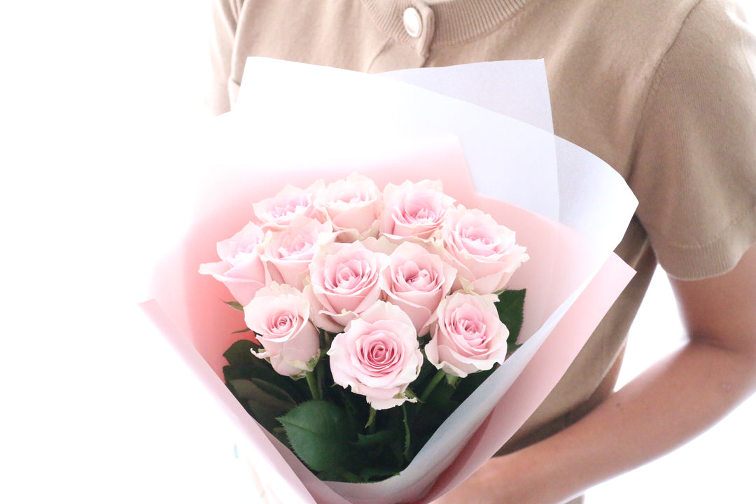 11本のピンク色のバラの花束