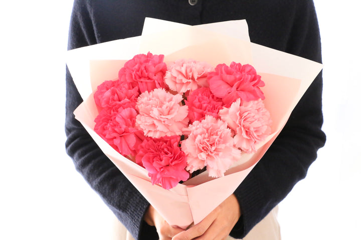 ピンク色ミックスのカーネーションの花束（10本）