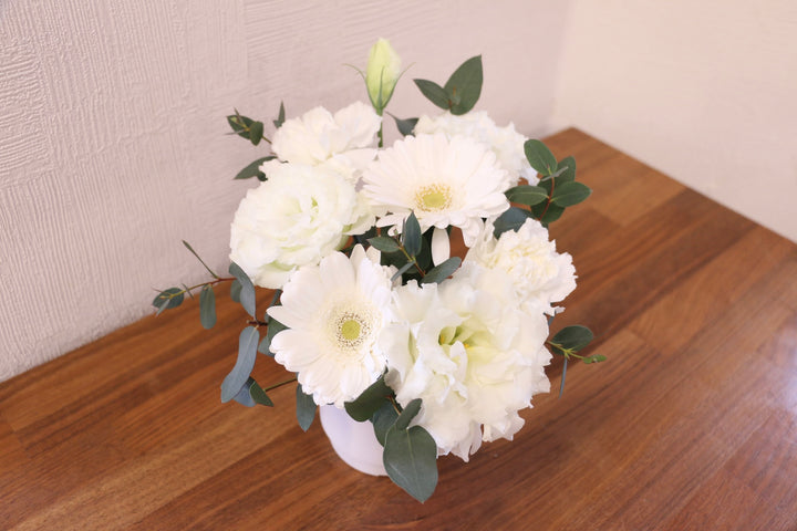 【供花】白色・グリーンのお供えアレンジメント 3,000円