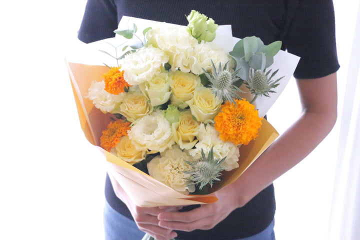 黄色バラ入りの花束 Mサイズ 8,000円