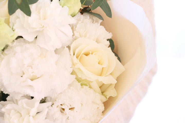 白・グリーンの花束 5,000円