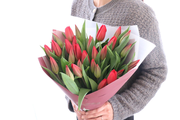 赤いチューリップの花束（30本）