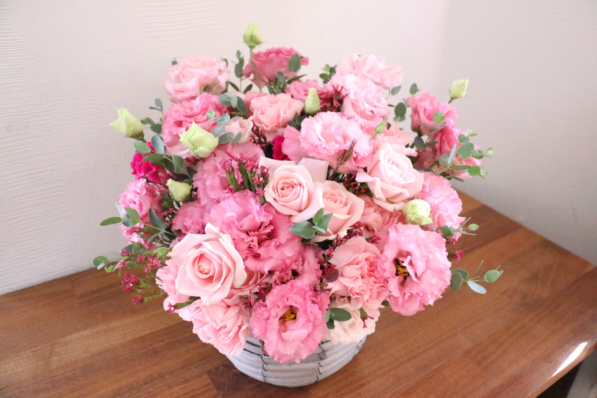 ピンク系のアレンジメント 15,000円 – 花・花束の通販サイト｜HanaTaku