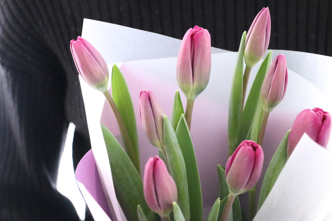 紫色のチューリップの花束（8本）