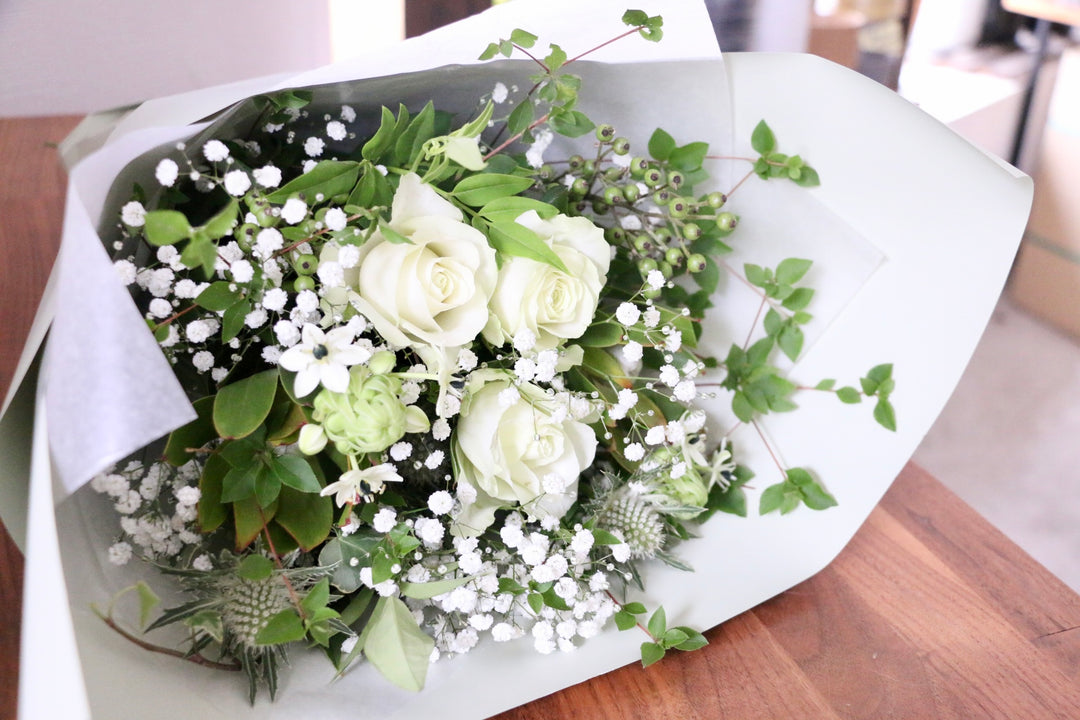 白・グリーンの花束 6,000円