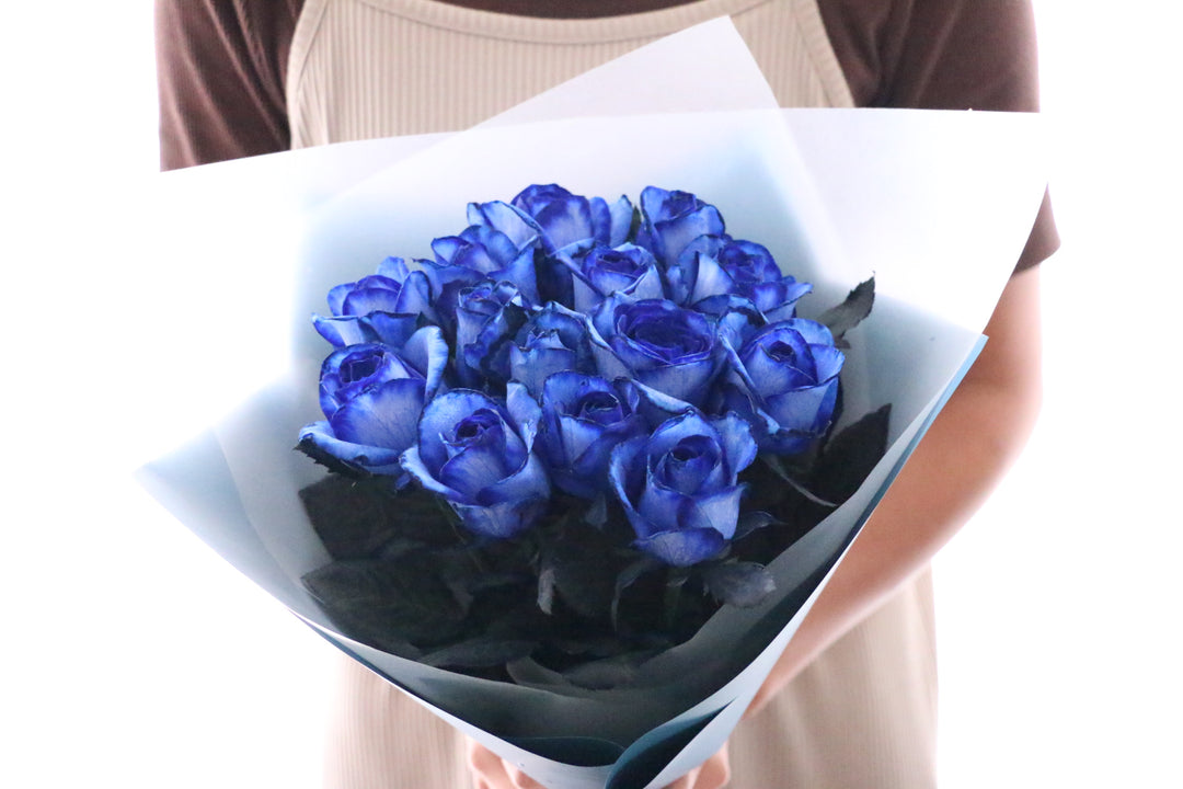 14本の青いバラの花束