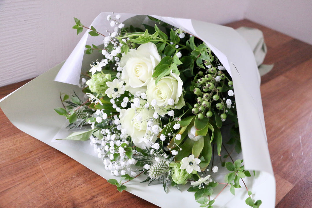 白・グリーンの花束 6,000円