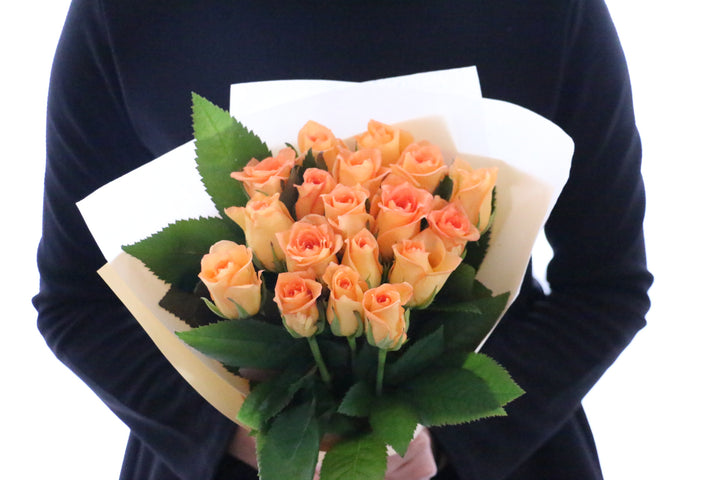 オレンジ色バラの花束（18本）-誠実