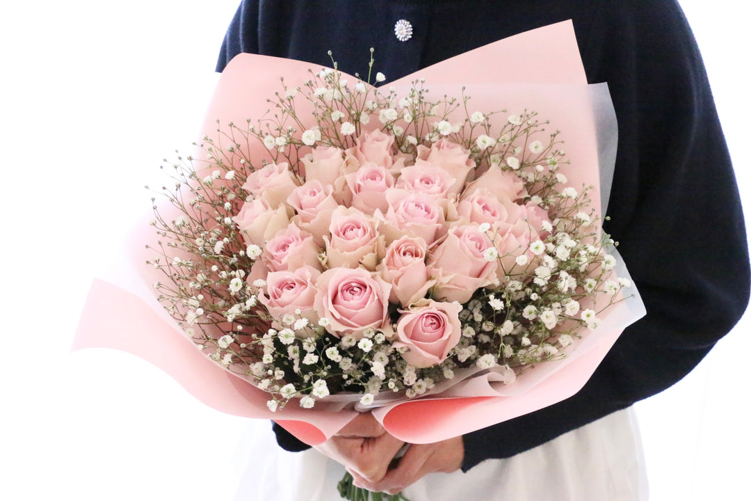 ピンク色バラとカスミソウの花束（20本）