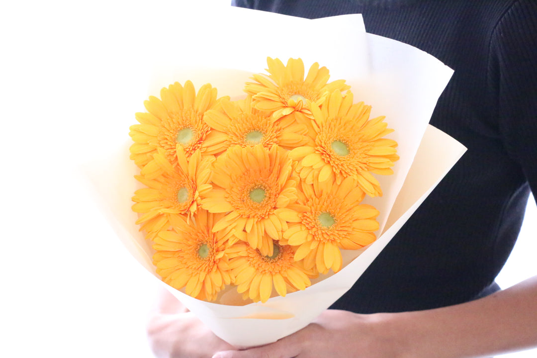 オレンジ色のガーベラの花束（9本）-いつまでも一緒にいてください