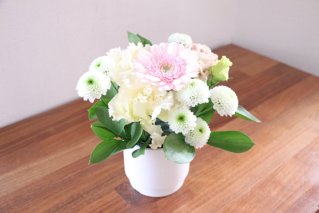 【供花】白色・ピンク色のお供えアレンジメント 3,000円