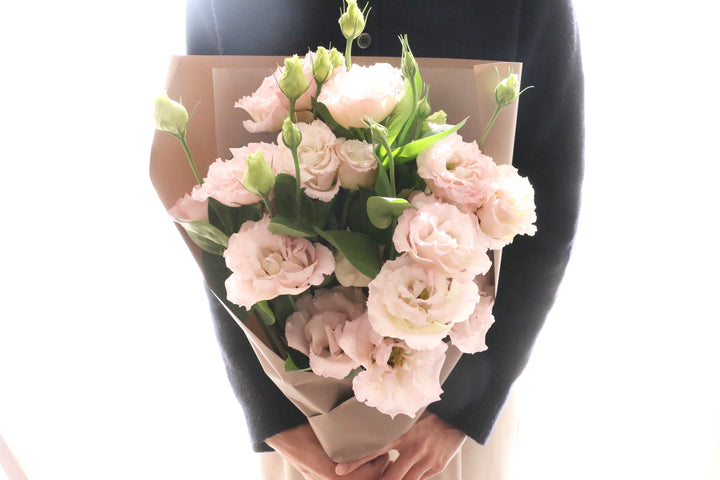 ピンク色のトルコキキョウの花束（7本）