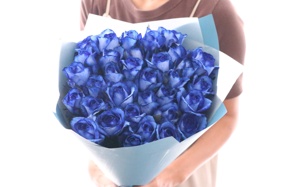 33本の青いバラの花束