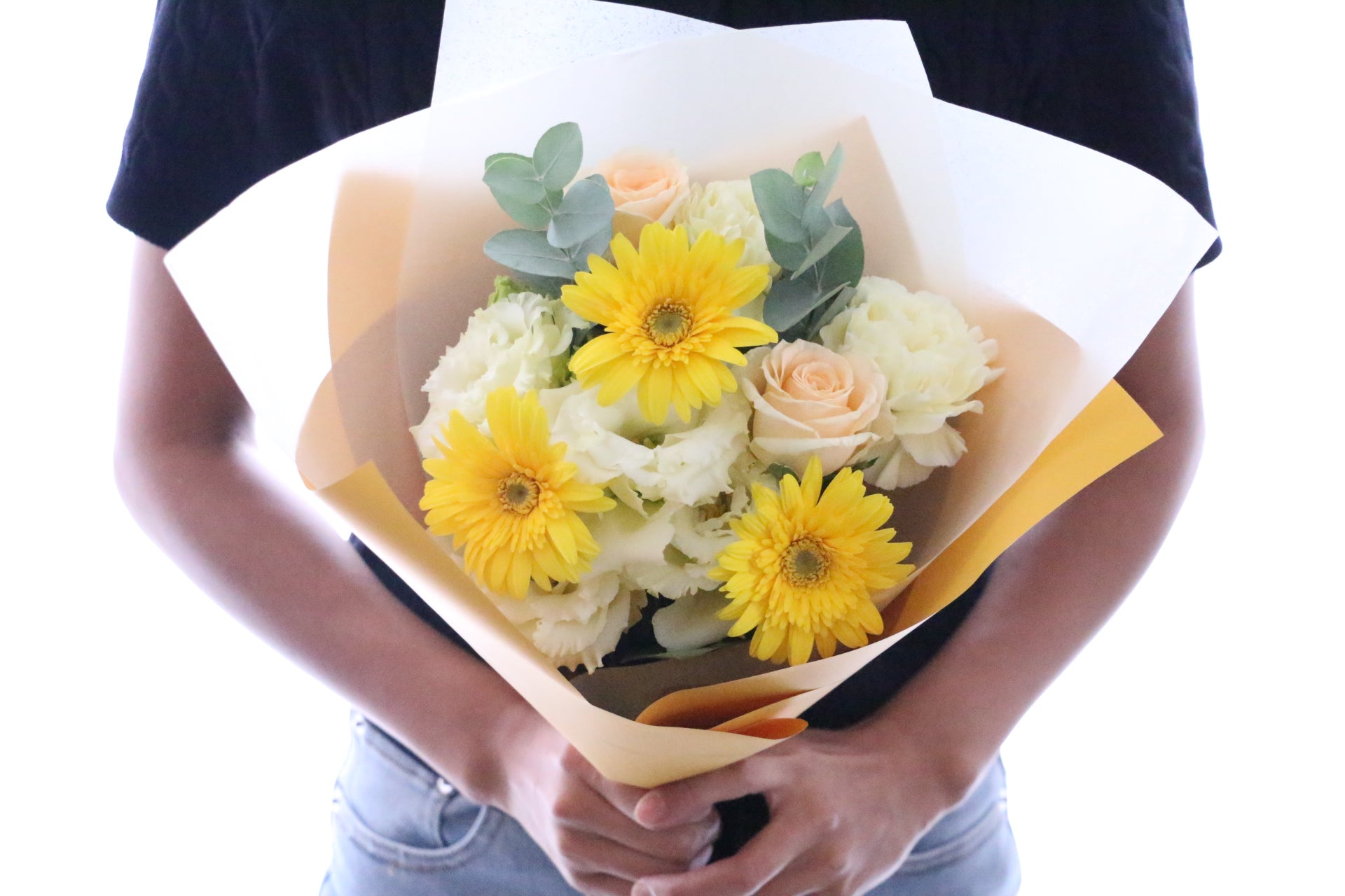 【maarui】春色の花束　生花　宅急便 黄色ガーベラ入りの花束 Mサイズ 4,000円 – 花・花束の通販サイト
