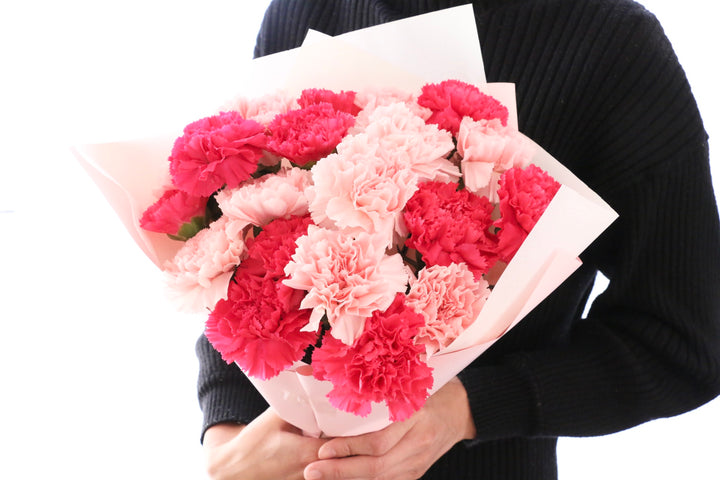 ピンク色ミックスのカーネーションの花束（20本）