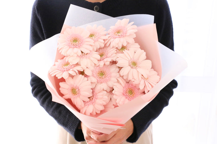ピンク色のガーベラの花束（18本）-誠実