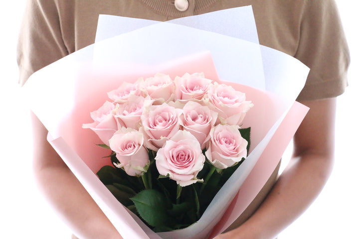 11本のピンク色のバラの花束