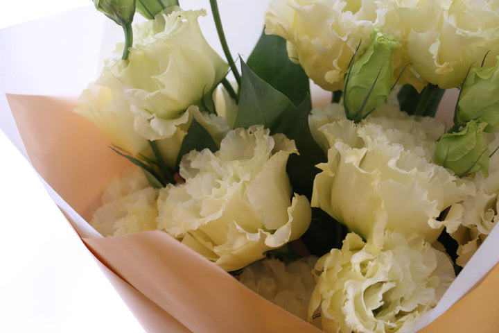 クリーム色のトルコキキョウの花束（4本）