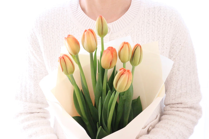 オレンジのチューリップの花束（8本）