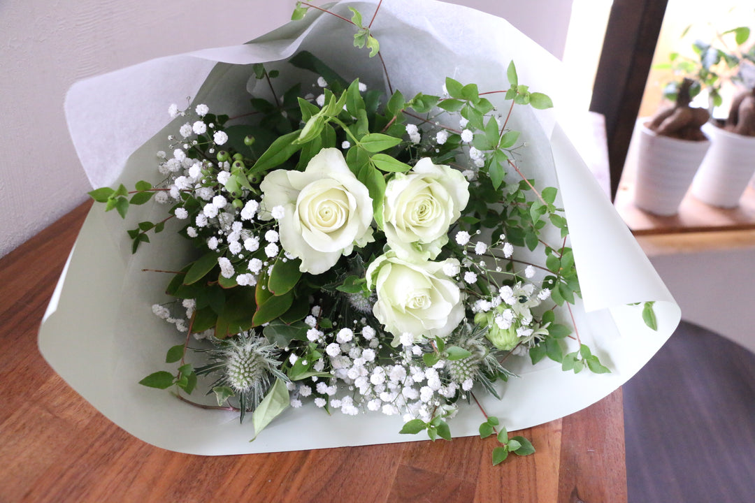 白・グリーンの花束 5,000円