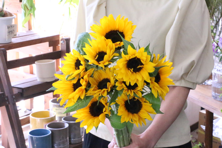オレンジ色のひまわりの花束（10本）