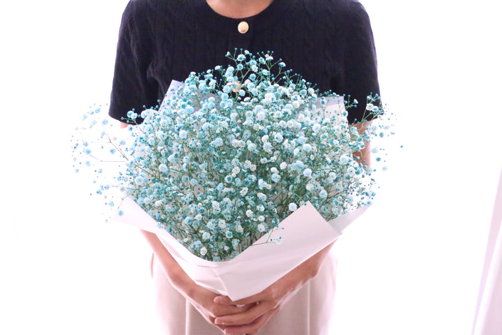 水色のカスミソウ（かすみ草）の花束 3,500円