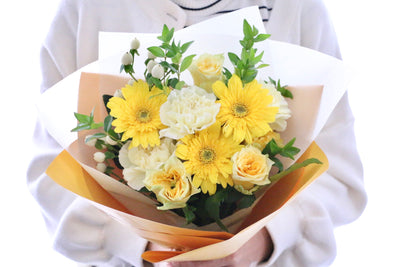 【傘寿（80歳）・米寿（88歳）祝い】黄色の花束 Mサイズ