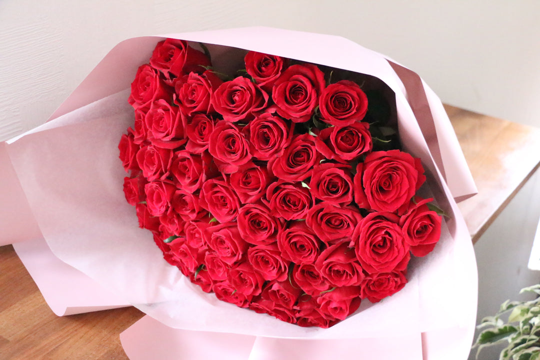 50本の赤いバラの花束